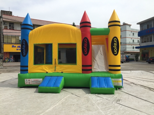 Castelo inflável do partido exterior interno combinado com as crianças da corrediça que saltam o leão-de-chácara