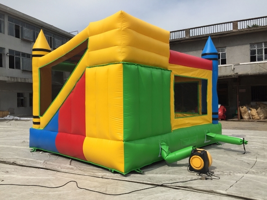 Castelo inflável do partido exterior interno combinado com as crianças da corrediça que saltam o leão-de-chácara