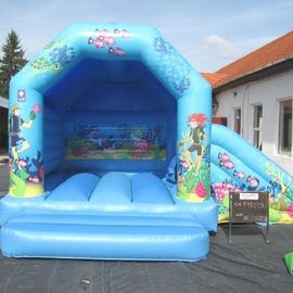 Casa de salto inflável do mundo azul do mar congelada para o partido das crianças