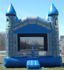 Leão-de-chácara inflável exterior da ligação em ponte da casa azul ou roxa do salto do Moonwalk para o partido