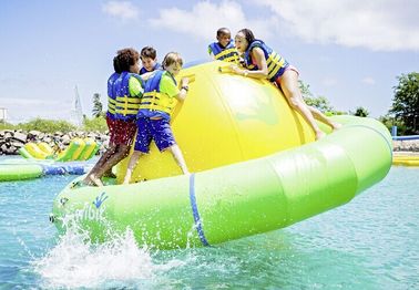 A água inflável personalizada brinca o verde Saturn inflável do parque do Aqua para crianças e adultos