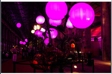 Balão conduzido colorido de cristal da luz do Celling inflável para o evento comercial