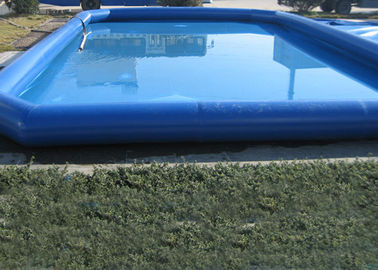O azul popular caçoa a piscina, corrediça do pirata acima das piscinas da terra para crianças