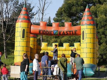 O quintal caçoa castelos bouncy pequenos do PVC do leão-de-chácara inflável 0.55mm para a festa de anos
