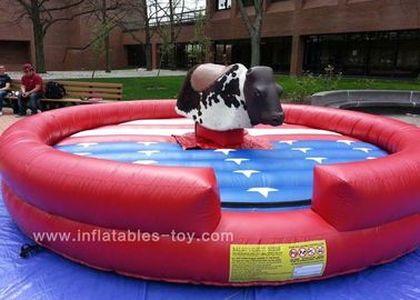 Dos jogos infláveis dos esportes do parque de diversões rodeio mecânico gigante Bull com colchão inflável