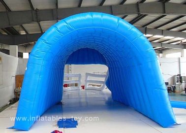 Túnel inflável do capacete de futebol dos grandes incursores americanos do preto azul