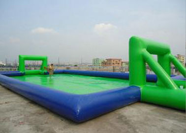 Jogos infláveis personalizados dos esportes das crianças, campo de futebol inflável para crianças