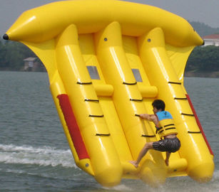 Dos peixes infláveis da mosca do PVC do amarelo 0.9mm barco inflável do brinquedo para o jogo da água