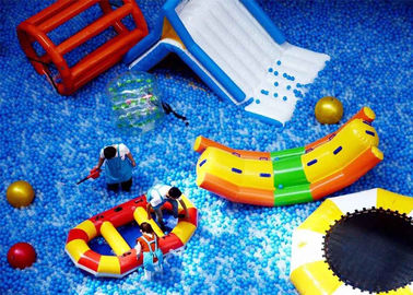 O parque de diversões inflável o mais atrasado com bola plástica, parque inflável dos brinquedos para crianças