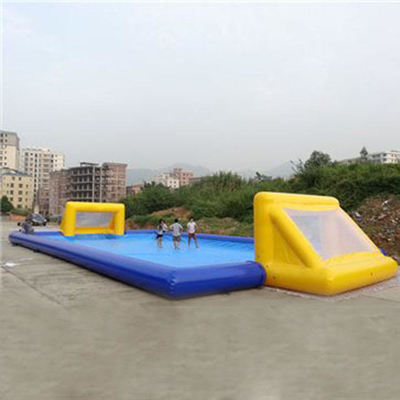 Lona inflável jogos esportivos com sabão campo de futebol casa de salto de futebol