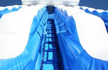Azul corrediças de água infláveis do oceano de Cali da pista do dobro do golfinho de 22 ft com material de encerado do PVC