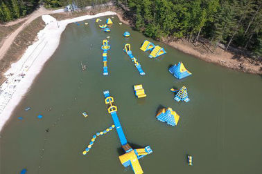 A impressão do logotipo personalizou o esporte de água inflável/Aquapark para o encerado do PVC do lago