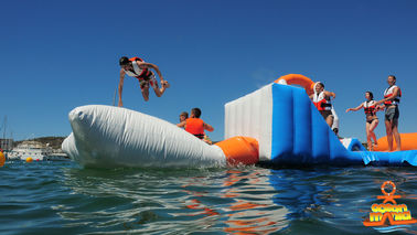 Parque inflável azul gigante adulto gigante do esporte para a Ilha Wake, material desportivo da água para o oceano