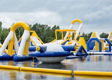 Jogo inflável gigante do esporte de água do curso de obstáculo do lazer líquido impermeável