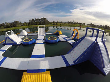 Parque inflável do Aqua dos jogos azuis da água do curso de obstáculo para o recurso luxuoso