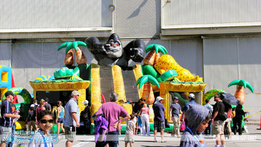 O castelo Bouncy das crianças combinados infláveis de King Kong do gigante com corrediça