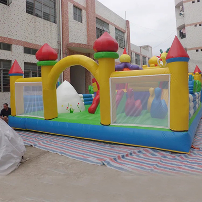 Parque de diversões inflável adequado para crianças com impressão de playground ao ar livre explodir castelo de salto