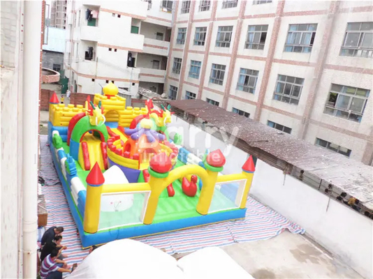 Parque de diversões inflável adequado para crianças com impressão de playground ao ar livre explodir castelo de salto