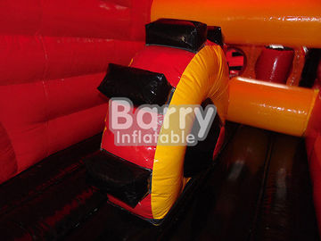 Curso de obstáculo Bouncy do carro de bombeiros inflável vermelho atrativo gigante exterior
