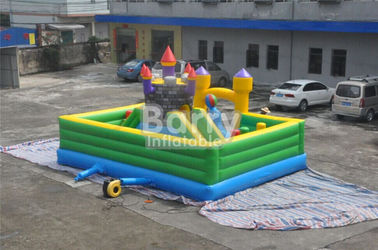 Equipamento inflável do campo de jogos do parque de diversões temático inflável do castelo da cidade do divertimento