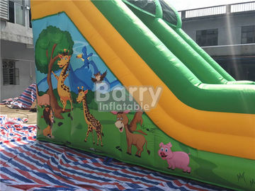 Impressão inflável comercial do jardim zoológico da corrediça da única selva do verde da pista para crianças