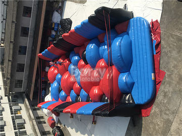 Barry personalizou o salto gigante atrativo em torno do exemplo bem sucedido da raça inflável do curso de obstáculo 5K