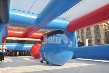 Evento grande feito-à-medida 5k insano curso de obstáculo inflável bolas grandes para adultos e crianças