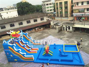 Corrediças de água infláveis grandes azuis do liço do dragão do verão com a associação para o divertimento das crianças