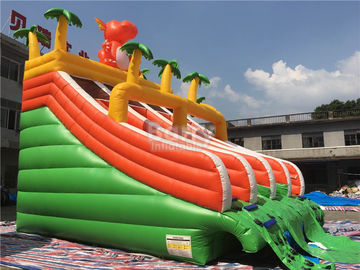 Corrediça de água inflável do dobro do dinossauro do PVC para a associação com cama da aterrissagem
