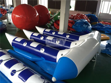 Os brinquedos infláveis emocionantes da água, inflável rebocador Flyfish o barco de banana para o mar