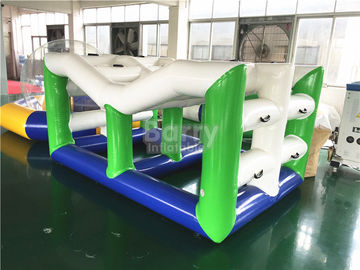 Barco inflável nadador do brinquedo, grande parede de escalada de flutuação da água inflável