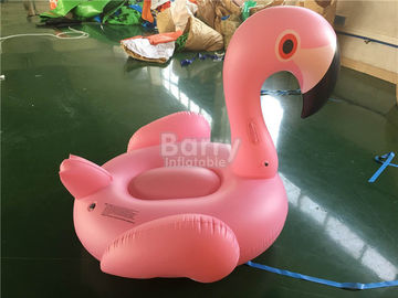 A associação de flutuação inflável do rosa grande do tamanho brinca/animais do flamingo