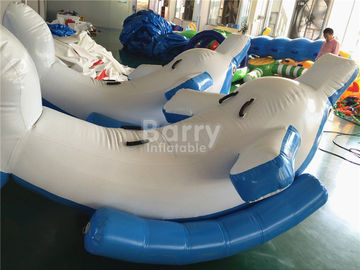 Brinquedos infláveis da água do verão para o lago, golfinho pequeno da explosão