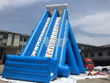 Corrediça inflável gigante das pistas dobro azuis para o fogo da associação de água - retardador