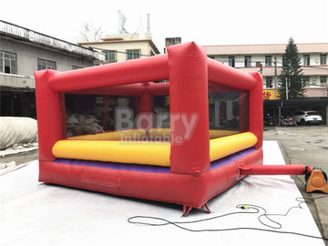 Dos jogos infláveis dos esportes das crianças/adultos encaixotamento Bouncy gigante vermelho e amarelo final com luvas