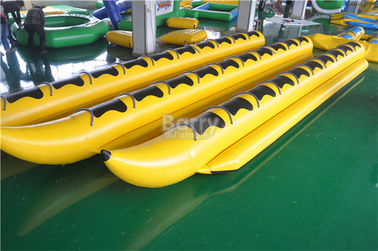 Brinquedos infláveis amarelos da água de encerado do PVC do barco de banana para o parque da água