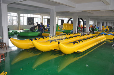 Brinquedos infláveis amarelos da água de encerado do PVC do barco de banana para o parque da água