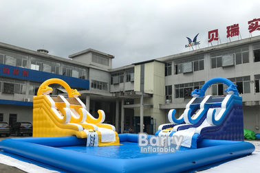 Corrediças de água infláveis personalizadas do tamanho com piscina para o aluguel do negócio