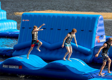 parques infláveis gigantes da água de encerado do PVC de 0.9mm Plato, parque do esporte do Aqua da ilha da onda 65 porções