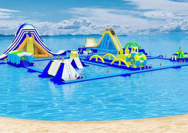 Parque inflável de flutuação comercial da água dos brinquedos, praia gigante Waterpark para o adulto