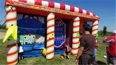 Anúncio publicitário 3 em jogos infláveis dos esportes de 1 carnaval para crianças e adulto