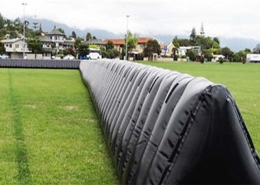 Cerca inflável do ar da barreira do estrondo da segurança para evitar o acidente, parede inflável do ar para o jogo do esporte