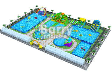 Fora dos jogos infláveis personalizados do parque da água do divertimento da família na terra