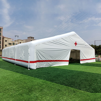 Uso transversal vermelho do hospital da grande barraca inflável hermética da emergência