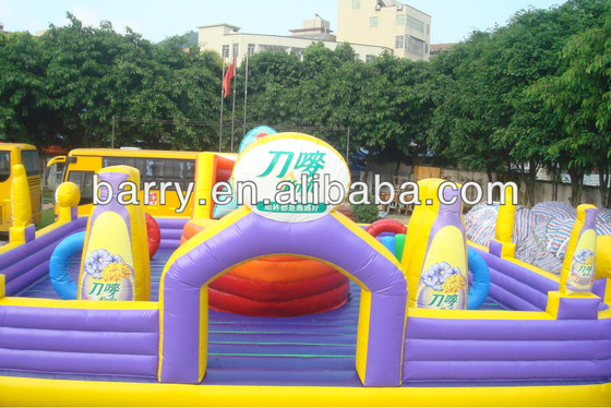 O OEM caçoa o castelo inflável do leão-de-chácara do campo de jogos do parque de diversões