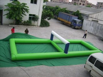 O campo inflável personalizado do voleibol da praia inflável do campo de esporte caçoa a corte de voleibol inflável da água do tênis