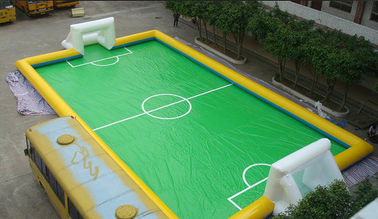 Campo de futebol inflável do PVC de 11 pessoas, campo inflável do jogo de futebol para o esporte exterior