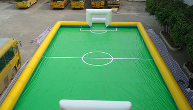 Campo de futebol inflável do PVC de 11 pessoas, campo inflável do jogo de futebol para o esporte exterior