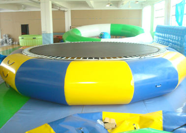 Brinquedos infláveis exteriores da associação, trampolim da água para crianças e adultos
