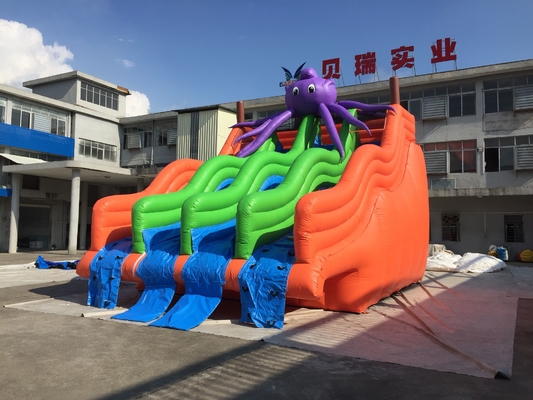Dobre o parque inflável de costura do equipamento do campo de jogos do divertimento da corrediça de água